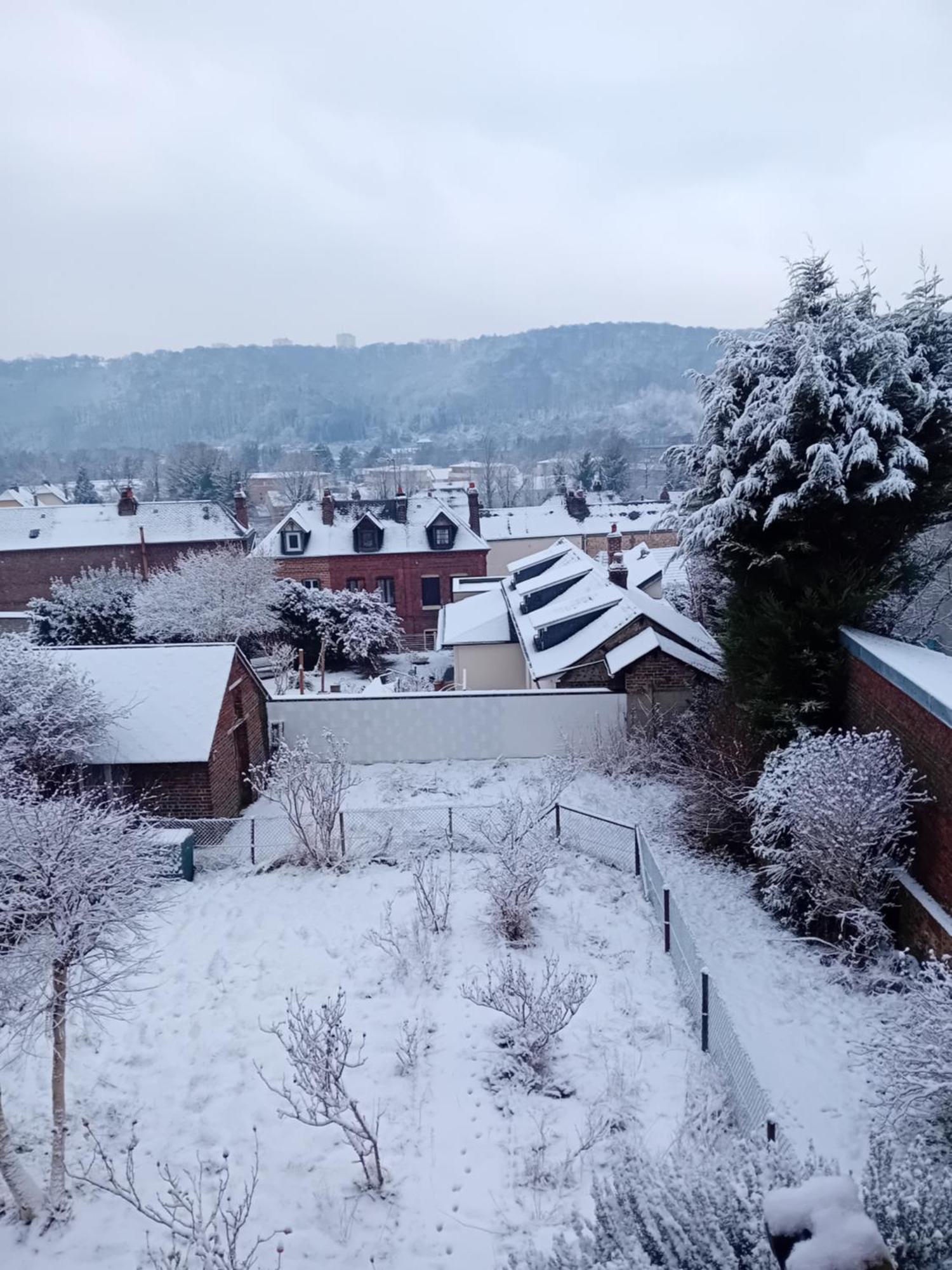 Le Nid Normand Avec Terrasse - Stationnement Facile Et Gratuit - 5 Min Seine Daire Deville-les-Rouen Dış mekan fotoğraf